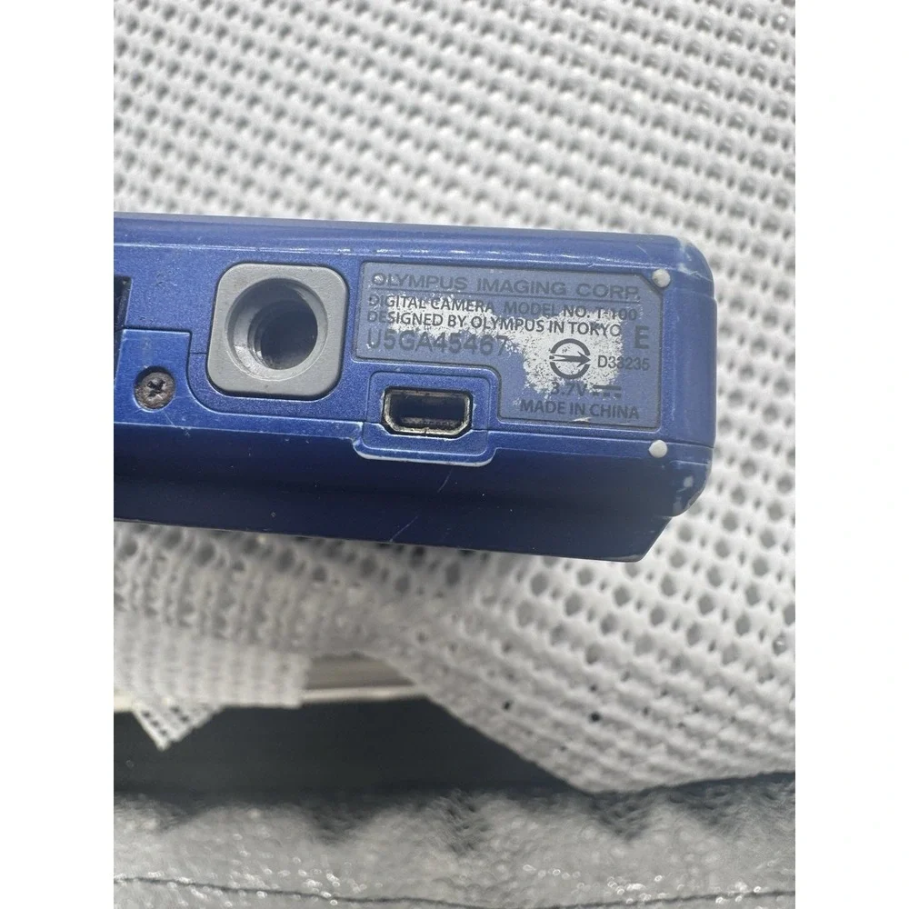 Olympus T-100 12MP Blue Digital Camera 3x Zoom Untested For Parts Repair